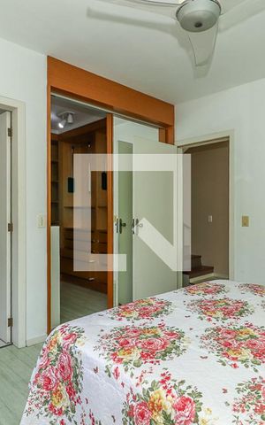 Casa de condomínio à venda com 247m², 3 quartos e 3 vagasQuarto Suíte