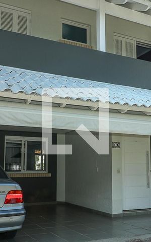 Casa de condomínio à venda com 247m², 3 quartos e 3 vagasFachada