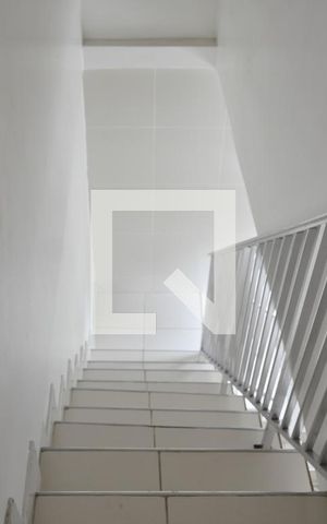 Casa de condomínio à venda com 130m², 3 quartos e 1 vagaEscada