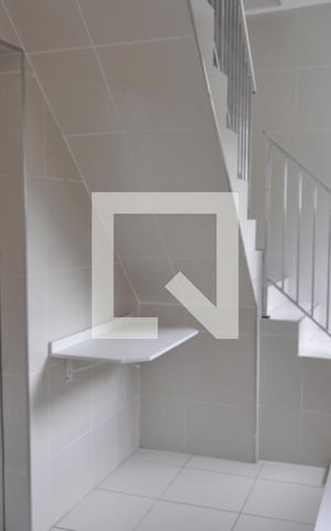 Casa de condomínio à venda com 130m², 3 quartos e 1 vagaEscada
