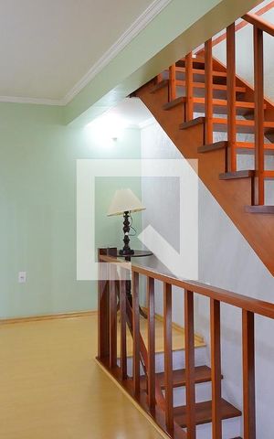Casa à venda com 234m², 4 quartos e 2 vagasEscada para o sotão