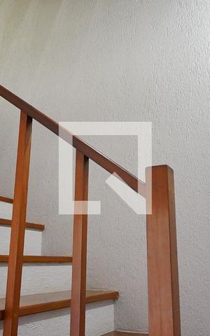Casa à venda com 234m², 4 quartos e 2 vagasescada para dormitórios