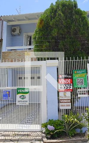 Casa à venda com 234m², 4 quartos e 2 vagasFachada