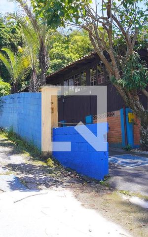Casa para alugar com 300m², 4 quartos e 5 vagasFachada