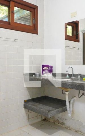 Casa para alugar com 300m², 4 quartos e 5 vagasBanheiro suite