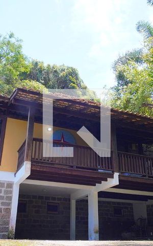 Casa para alugar com 300m², 4 quartos e 5 vagasFachada