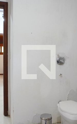 Casa para alugar com 300m², 4 quartos e 5 vagasBanheiro corredor