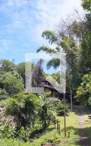 Casa para alugar com 300m², 4 quartos e 5 vagasFachada