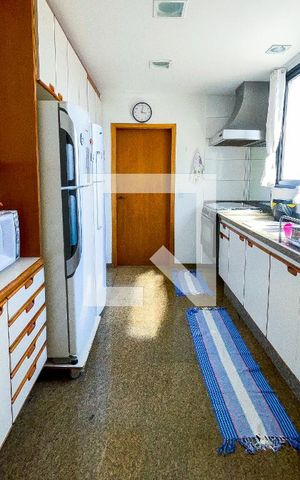Apartamento para alugar com 238m², 3 quartos e 3 vagas Apartamento para alugar com 238m², 3 quartos e 3 vagasCozinha