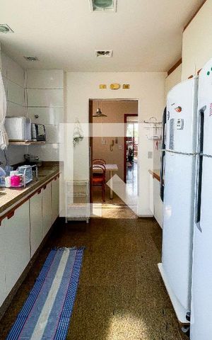 Apartamento para alugar com 238m², 3 quartos e 3 vagas Apartamento para alugar com 238m², 3 quartos e 3 vagasCozinha