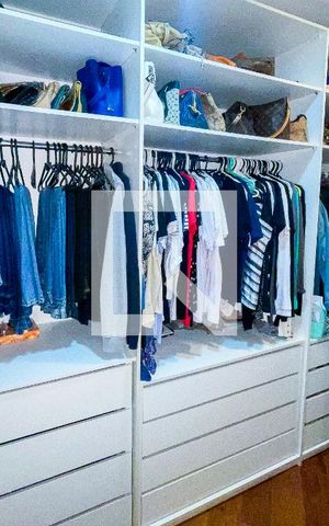 Apartamento para alugar com 238m², 3 quartos e 3 vagas Apartamento para alugar com 238m², 3 quartos e 3 vagasCloset