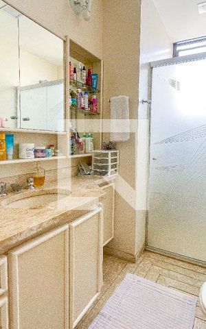 Apartamento para alugar com 238m², 3 quartos e 3 vagas Apartamento para alugar com 238m², 3 quartos e 3 vagasBanheiro da Suíte 2