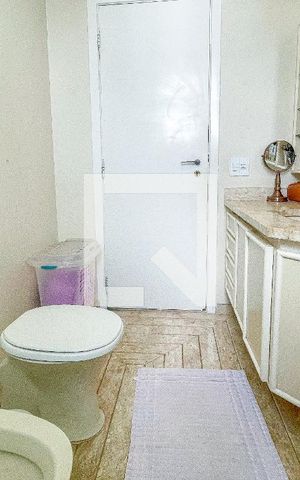 Apartamento para alugar com 238m², 3 quartos e 3 vagas Apartamento para alugar com 238m², 3 quartos e 3 vagasBanheiro da Suíte 2