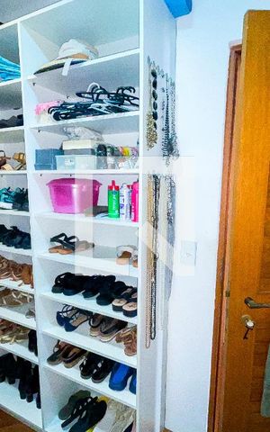 Apartamento para alugar com 238m², 3 quartos e 3 vagas Apartamento para alugar com 238m², 3 quartos e 3 vagasCloset
