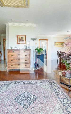 Apartamento para alugar com 238m², 3 quartos e 3 vagas Apartamento para alugar com 238m², 3 quartos e 3 vagasSala