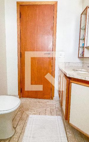 Apartamento para alugar com 238m², 3 quartos e 3 vagas Apartamento para alugar com 238m², 3 quartos e 3 vagasBanheiro da Suíte 1