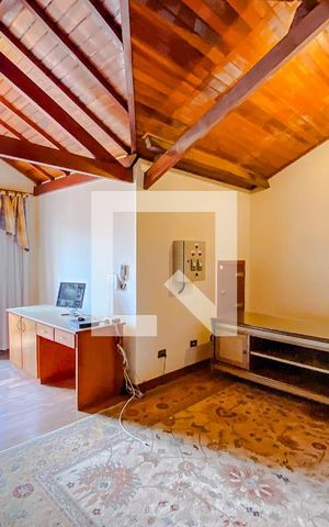 Casa à venda com 365m², 4 quartos e 4 vagasEscritório