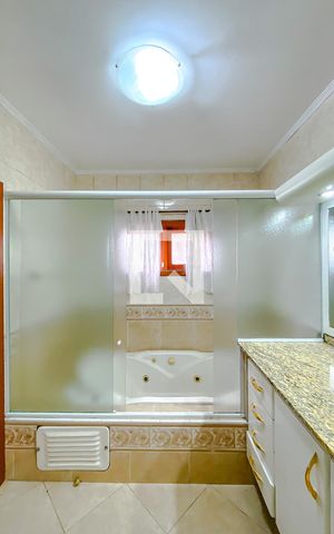 Casa à venda com 365m², 4 quartos e 4 vagasBanheiro da Suíte 1
