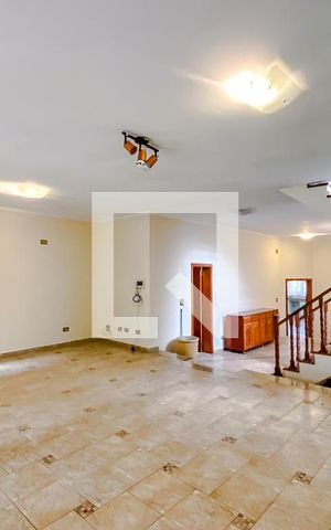 Casa à venda com 365m², 4 quartos e 4 vagasSala