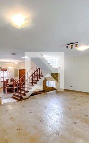 Casa à venda com 365m², 4 quartos e 4 vagasSala