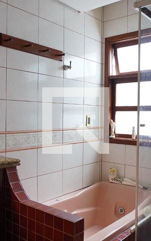 Casa para alugar com 350m², 3 quartos e 2 vagasBanheiro da Suíte