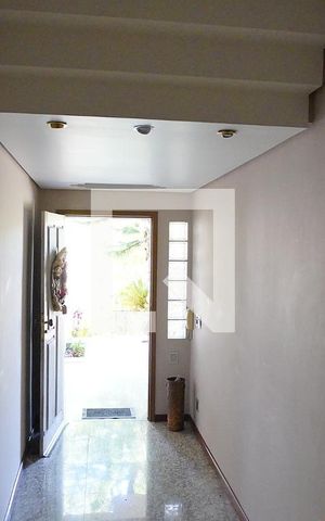 Casa para alugar com 350m², 3 quartos e 2 vagasCorredor