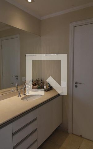 Apartamento à venda com 320m², 4 quartos e 4 vagasBanheiro da Suíte