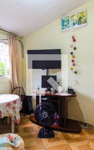 Casa à venda com 240m², 3 quartos e 1 vaga Casa à venda com 240m², 3 quartos e 1 vagaSala