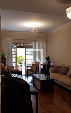 Casa para alugar com 178m², 3 quartos e 2 vagas Casa para alugar com 178m², 3 quartos e 2 vagasSala
