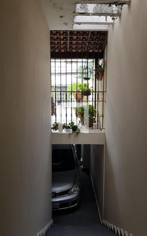 Casa para alugar com 178m², 3 quartos e 2 vagas Casa para alugar com 178m², 3 quartos e 2 vagasEscadas