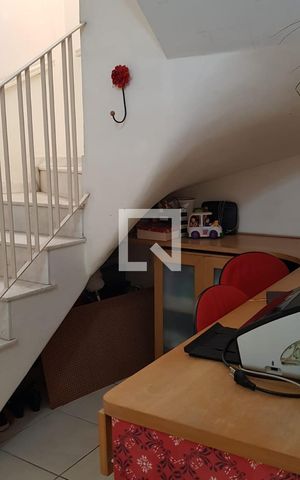 Casa para alugar com 178m², 3 quartos e 2 vagas Casa para alugar com 178m², 3 quartos e 2 vagasEscadas