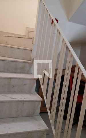 Casa para alugar com 178m², 3 quartos e 2 vagas Casa para alugar com 178m², 3 quartos e 2 vagasEscadas