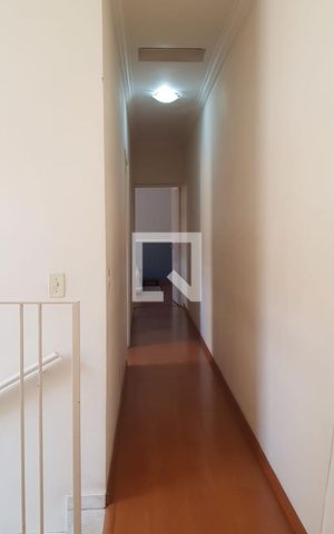 Casa para alugar com 178m², 3 quartos e 2 vagas Casa para alugar com 178m², 3 quartos e 2 vagasCorredor