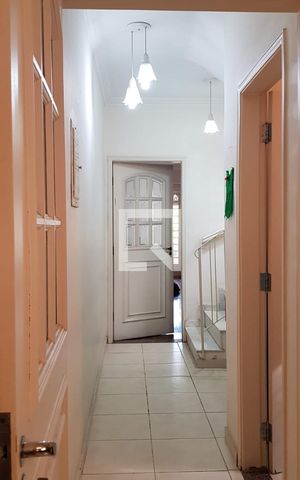 Casa para alugar com 178m², 3 quartos e 2 vagas Casa para alugar com 178m², 3 quartos e 2 vagasEscadas
