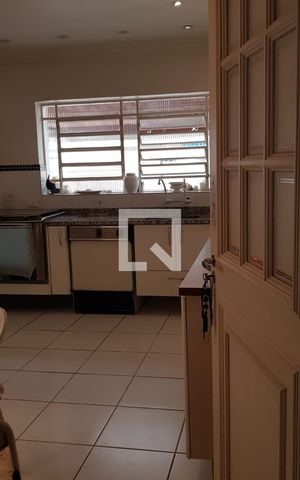 Casa para alugar com 178m², 3 quartos e 2 vagas Casa para alugar com 178m², 3 quartos e 2 vagasCozinha