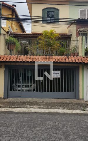 Casa para alugar com 178m², 3 quartos e 2 vagas Casa para alugar com 178m², 3 quartos e 2 vagasFachada