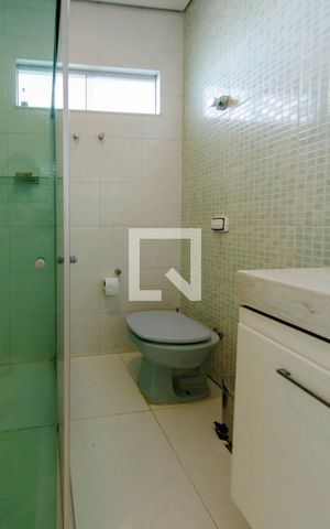 Casa à venda com 450m², 4 quartos e 3 vagas Casa à venda com 450m², 4 quartos e 3 vagasBanheiro