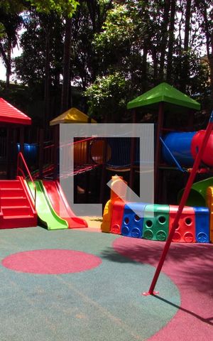 Apartamento para alugar com 233m², 3 quartos e 3 vagasÁrea comum - Playground