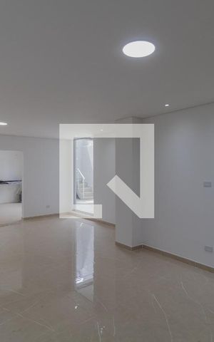 Casa à venda com 100m², 3 quartos e 3 vagas Casa à venda com 100m², 3 quartos e 3 vagasSala