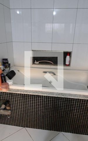 Casa de condomínio à venda com 700m², 5 quartos e 4 vagasQuarto 5 - Banheiro