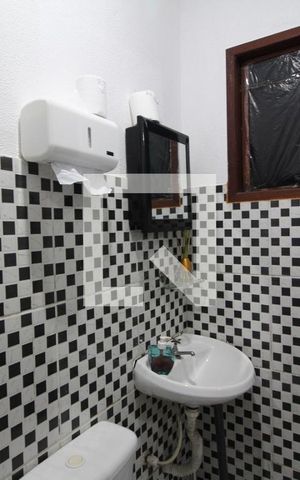 Casa de condomínio à venda com 700m², 5 quartos e 4 vagasBanheiro de Serviço 1