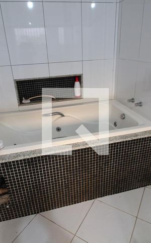 Casa de condomínio à venda com 700m², 5 quartos e 4 vagasQuarto 5 - Banheiro