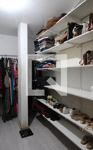 Casa de condomínio à venda com 700m², 5 quartos e 4 vagasQuarto 5 - Closet