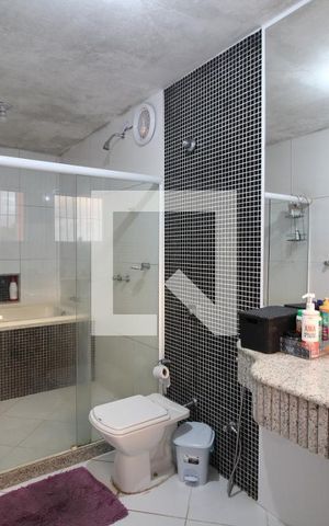 Casa de condomínio à venda com 700m², 5 quartos e 4 vagasQuarto 5 - Banheiro