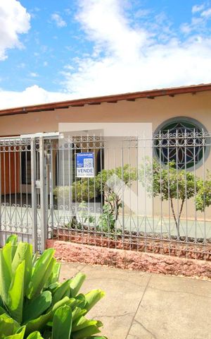 Casa à venda com 200m², 5 quartos e 2 vagasFachada