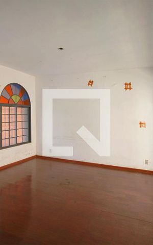 Casa à venda com 200m², 5 quartos e 2 vagasSala