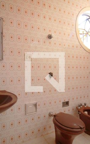 Casa à venda com 200m², 5 quartos e 2 vagasBanheiro