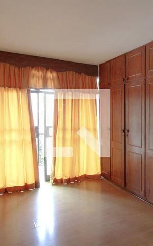 Casa à venda com 200m², 5 quartos e 2 vagasSuíte