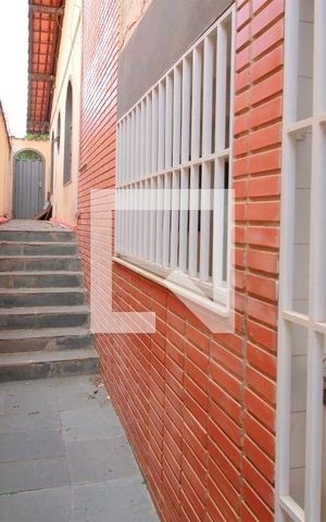 Casa à venda com 200m², 5 quartos e 2 vagasCorredor lateral