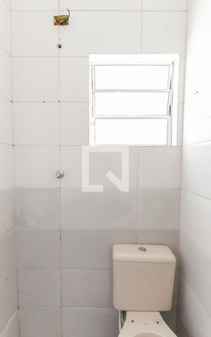 Casa à venda com 60m², 1 quarto e sem vaga Casa à venda com 60m², 1 quarto e sem vagaBanheiro